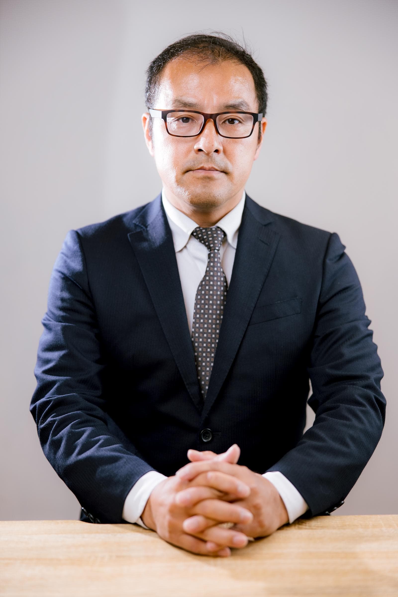 面接や転職相談について話し合うビジネスパーソン